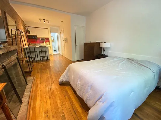 Rented by Banaco Property Group LLC | media 19