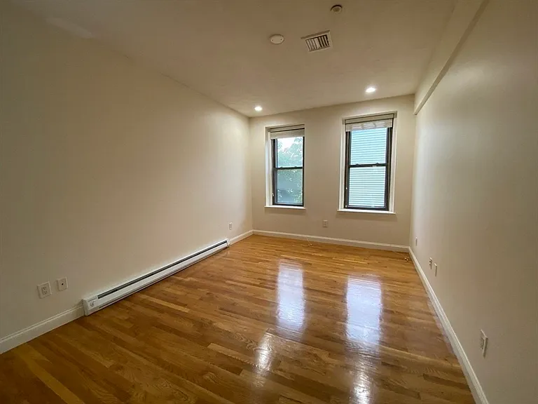 1004 Bennington St #1 — Photo 9