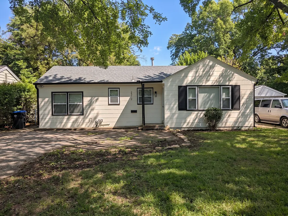 2312 SW 25th Dr