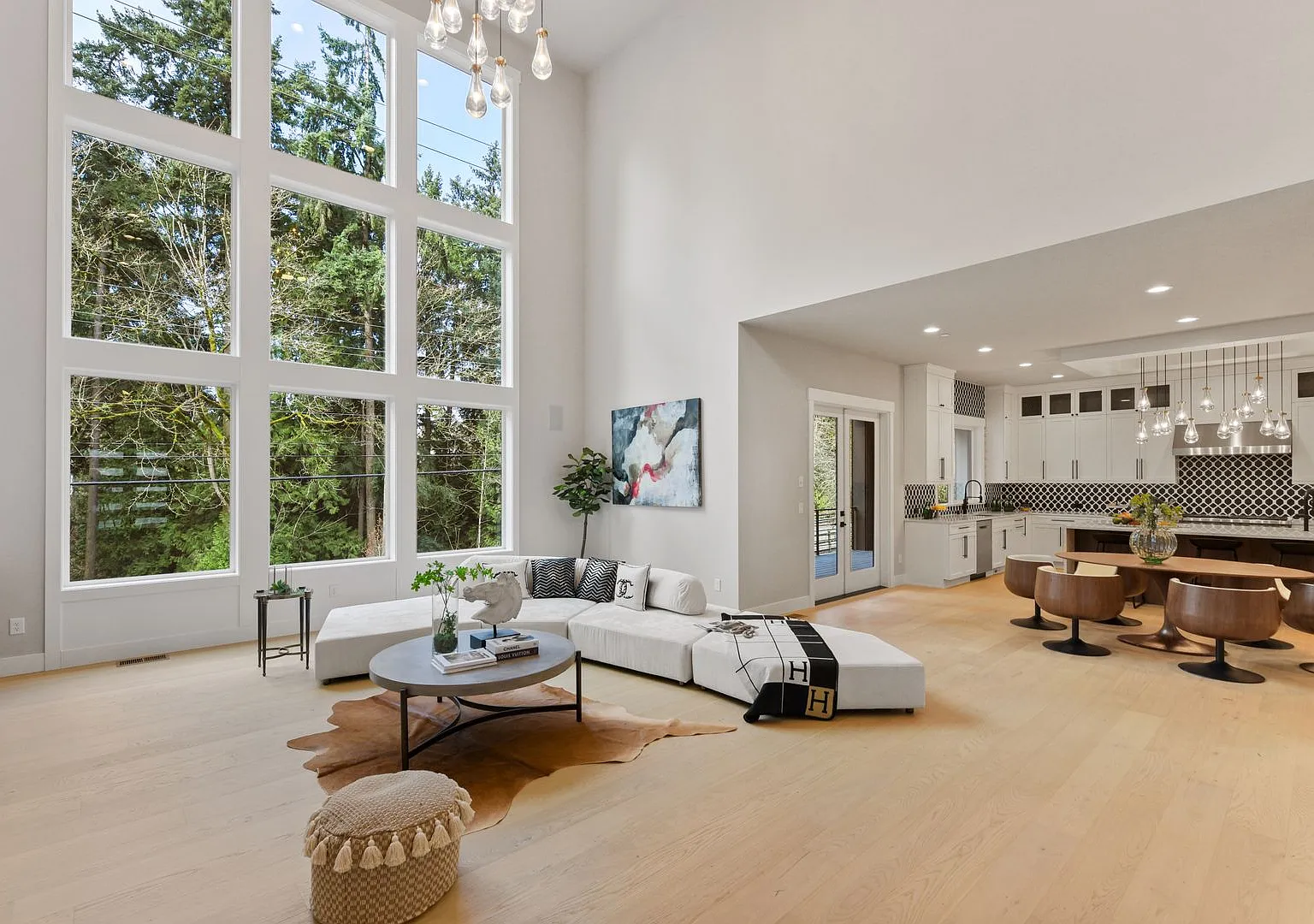 Luxury Bellevue Estate in Prestigious Bridle Trails For Rent — Photo 3