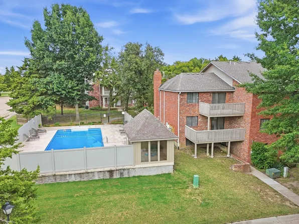 104 E Green Meadows Rd APT 22, Columbia, MO 65203