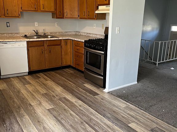 3rd image of 314 Empire Dr