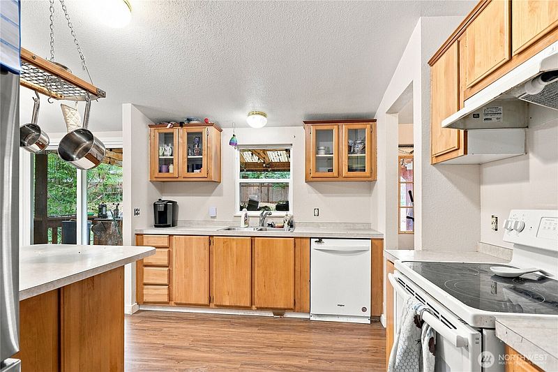 2nd image of 902 Timber Lane