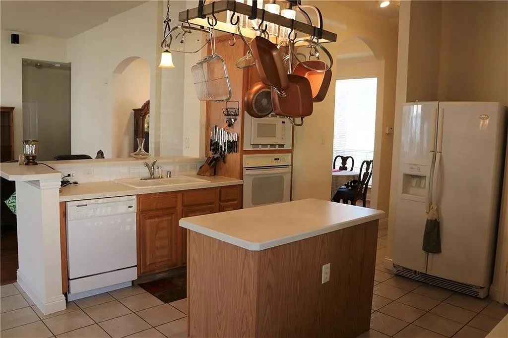Spacious 4 bedroom home in Murphy! — Photo 4