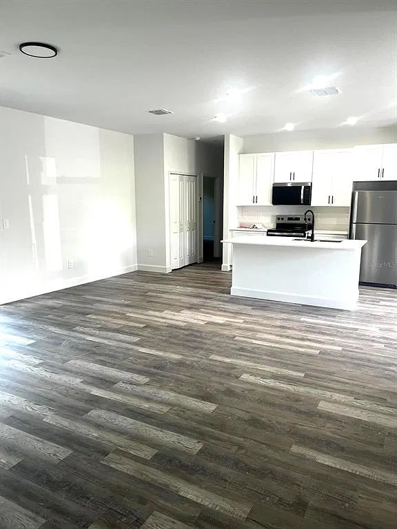 4 bed, 2.0 bath, 1636 sqft, $1,800 — Photo 3