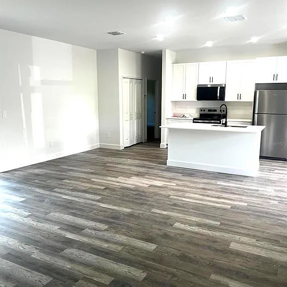 1683 SW 3rd St — Photo 3