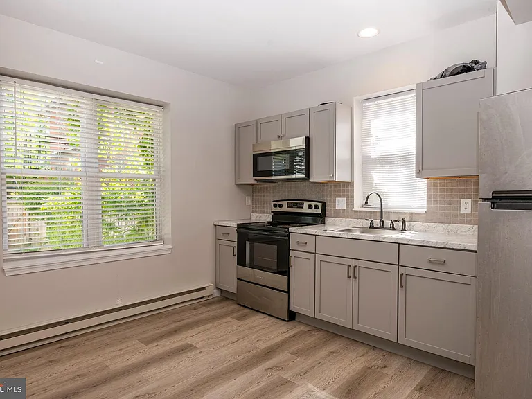 419 Woodward St #4 — Photo 11
