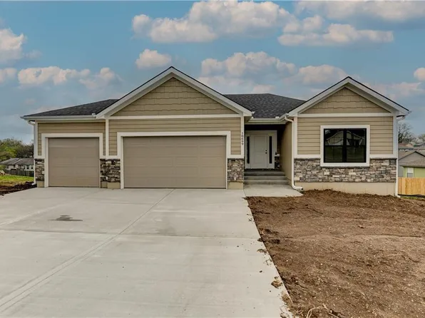 18699 E Bundschu Rd, Independence, MO 64056