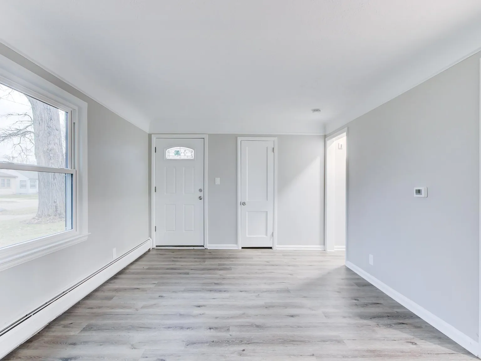 3 bed, 1061 sqft, $2,000 — Photo 3