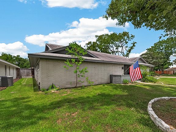 3rd image of 1703 Droxford Dr