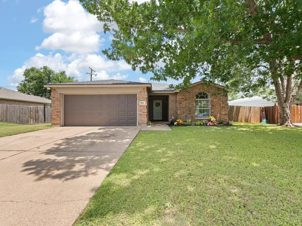 1611 Berry Dr, Cleburne, TX 76033