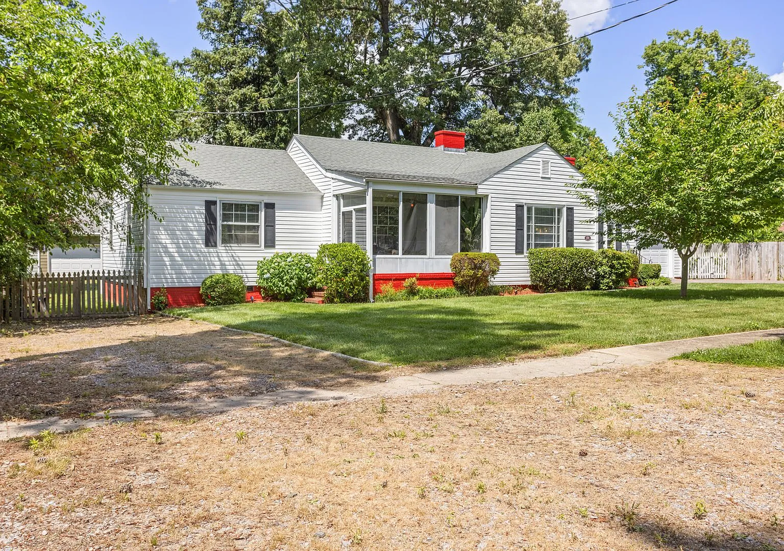 208 Marvin Ave, Colonial Heights, VA 23834 — Photo 2