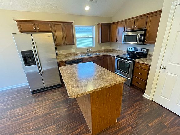 4th image of 131 Pierre Pl