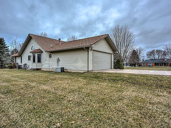 4th image of 27 Riverview Dr