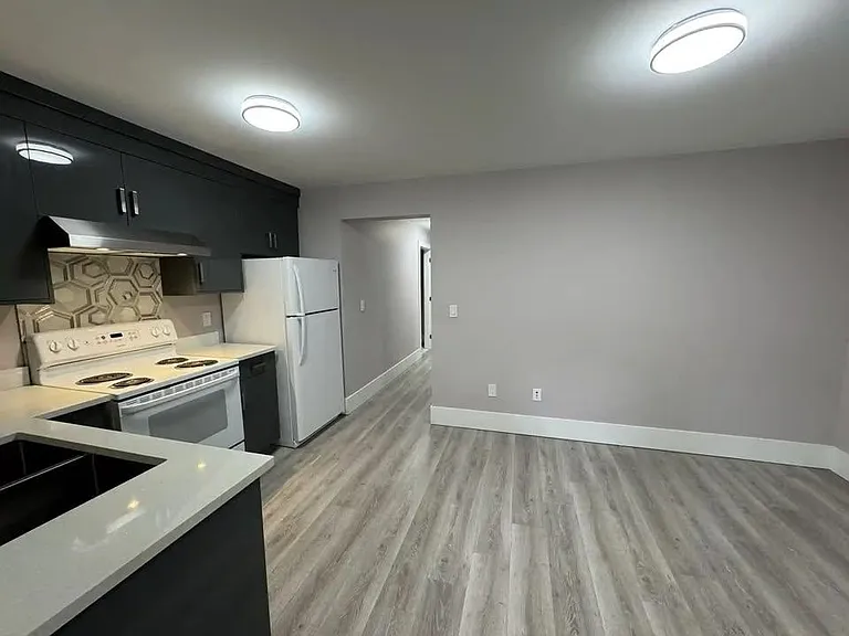 8373 209b St #BASEMENT — Photo 3