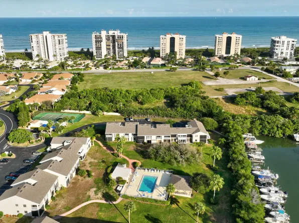 3207 S Lakeview Circle #6-203, Hutchinson Island, FL 34949