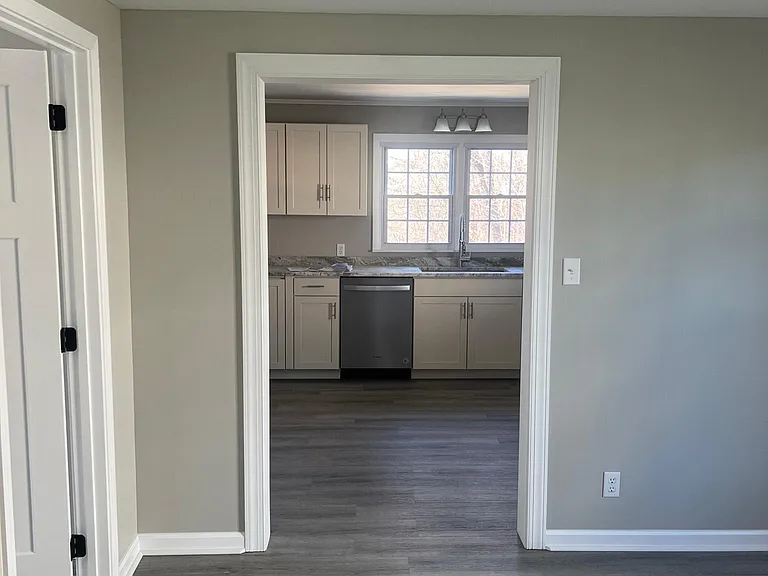 2751 Everett St — Photo 17