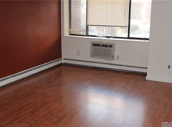 4th image of 7124 162nd St #1