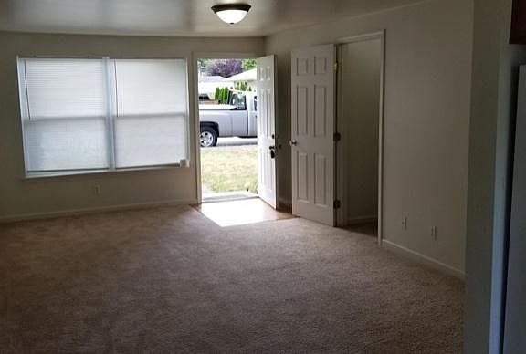 5th image of 1746 N Rainier Ave