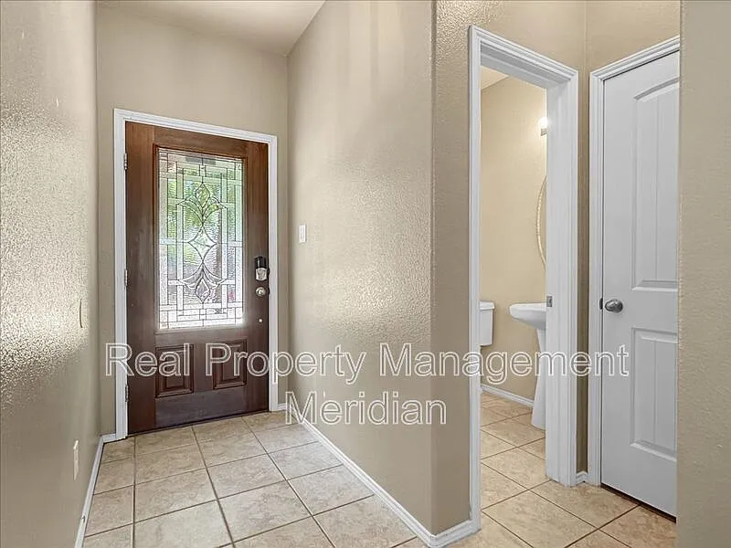 4 bed, 2.5 bath, 1846 sqft, $2,450 — Photo 2