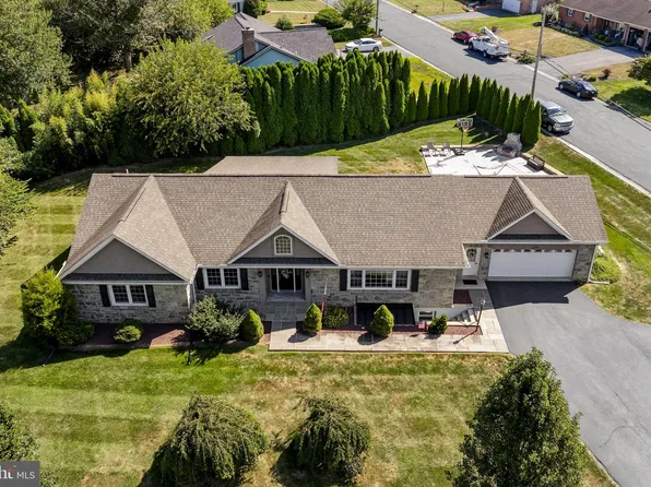 37 W Church St, Stevens, PA 17578