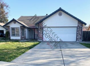 3031 W Loyola Ct, Visalia, CA 93277
