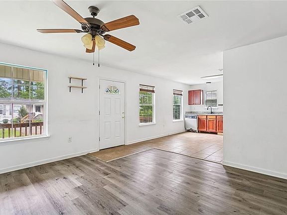 5th image of 72357 Dahlia St