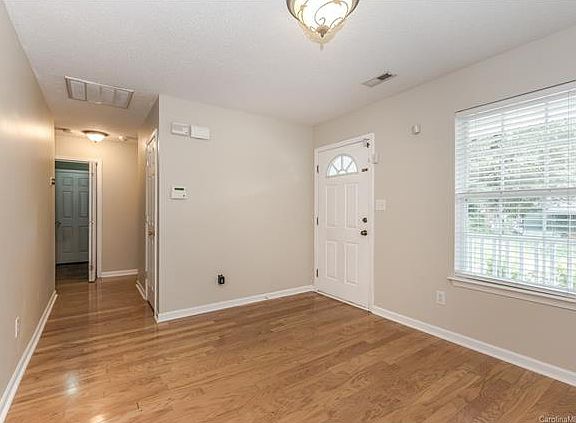 4th image of 240 Piedmont Ave