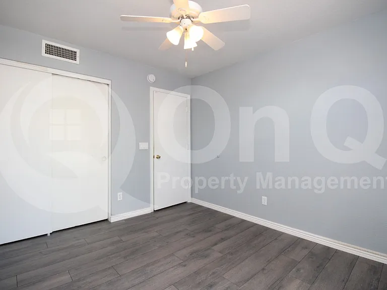 815 W Silver Creek Rd — Photo 12