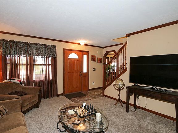 3rd image of 740 Hardwick Ct