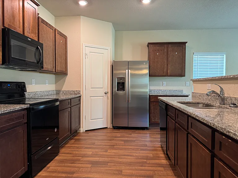 944 Independence Ave — Photo 3