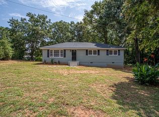 35 Crest Rd, Griffin, GA 30224