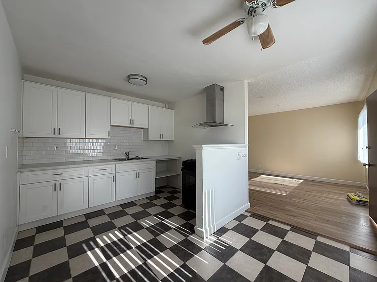 2632 E 15th St #2 — Photo 2