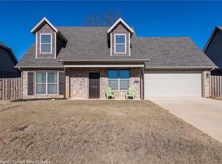 413 W Laurel Ave, Rogers, AR 72758
