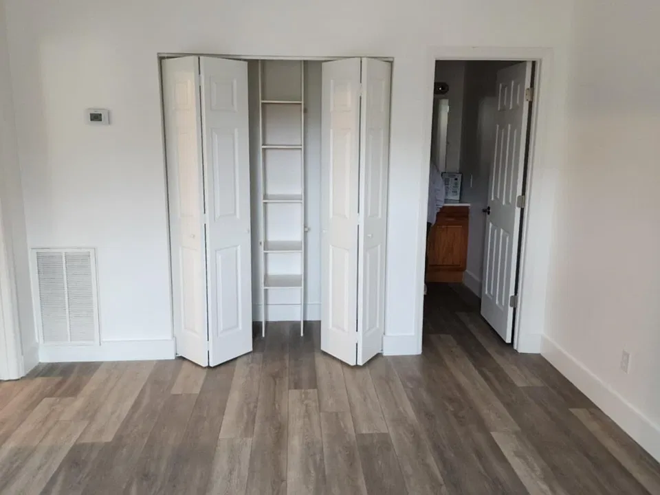 Large bedroom with vaulted ceiling
