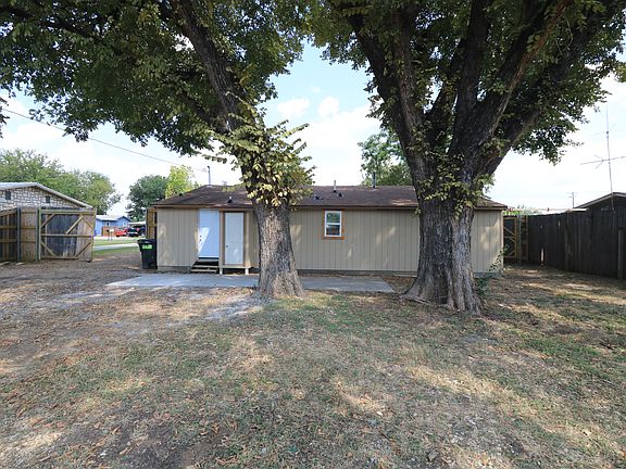 3rd image of 1006 Highland Dr