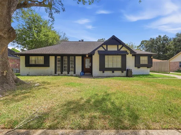 341 Dawn Hill Dr, Friendswood, TX 77546
