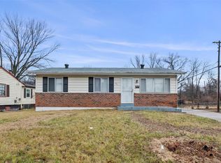 311 Caithness Rd, Saint Louis, MO 63137