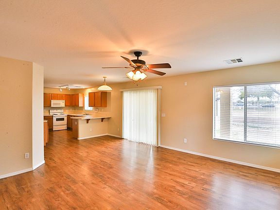 5th image of 546 S 167th Ln