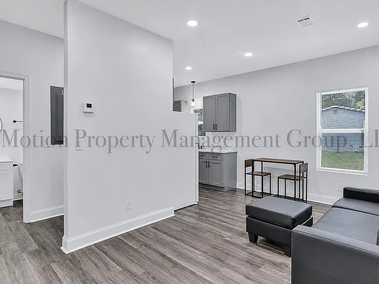 702 Carmen Ave — Photo 5