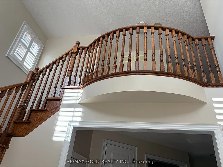 16 Valleyway Dr — Photo 4