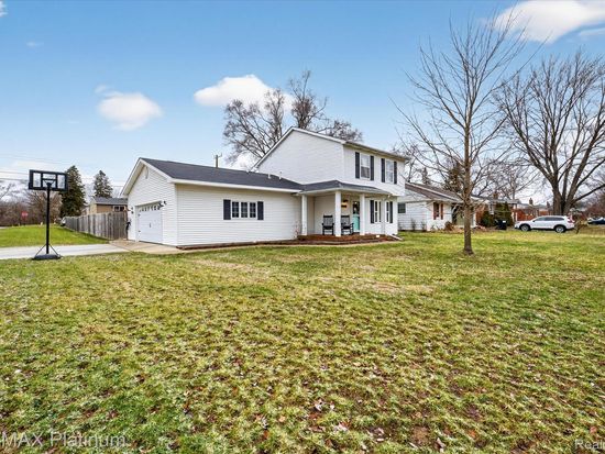 9825 Burson Dr, Brighton, MI 48116