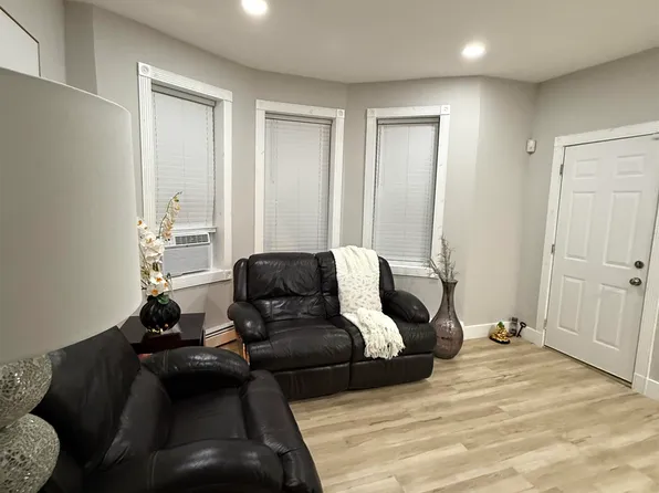 1502 39th Street image 2 of 12