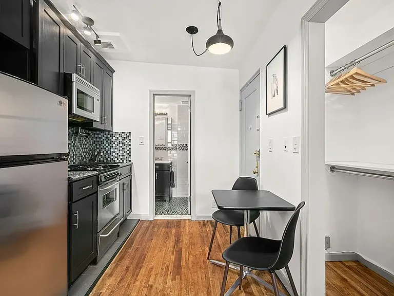 513 E 5th St #3A — Photo 5