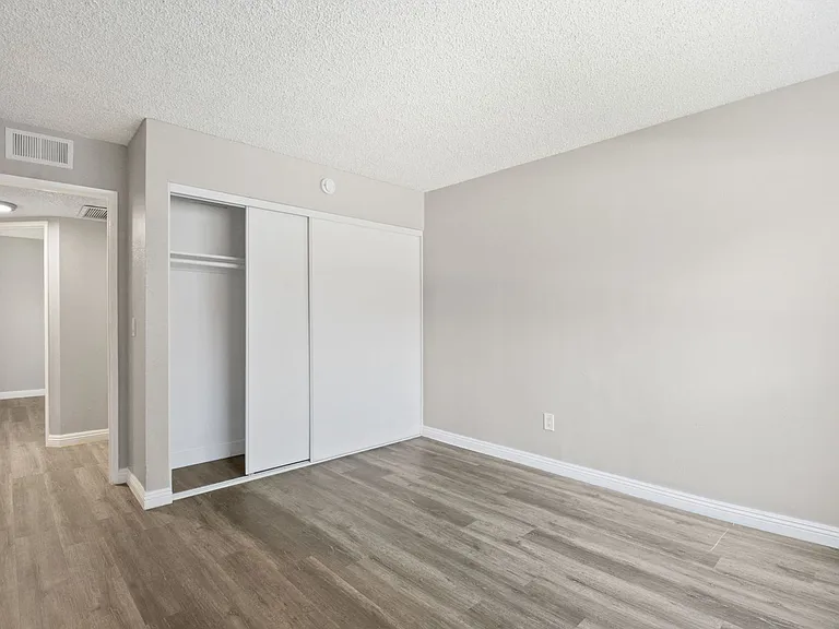 Mountain View Apartments — Photo 7