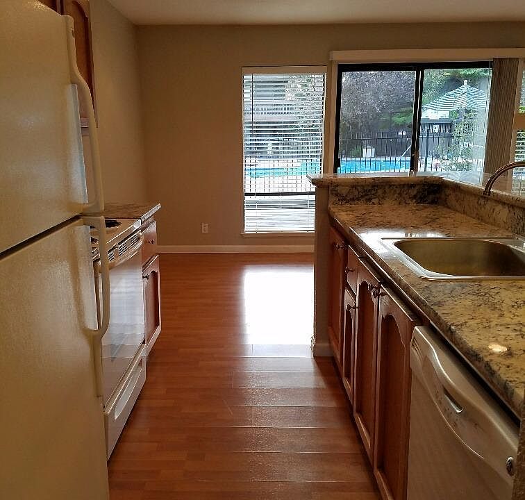 2nd image of 2474 Larkspur Ln APT 367