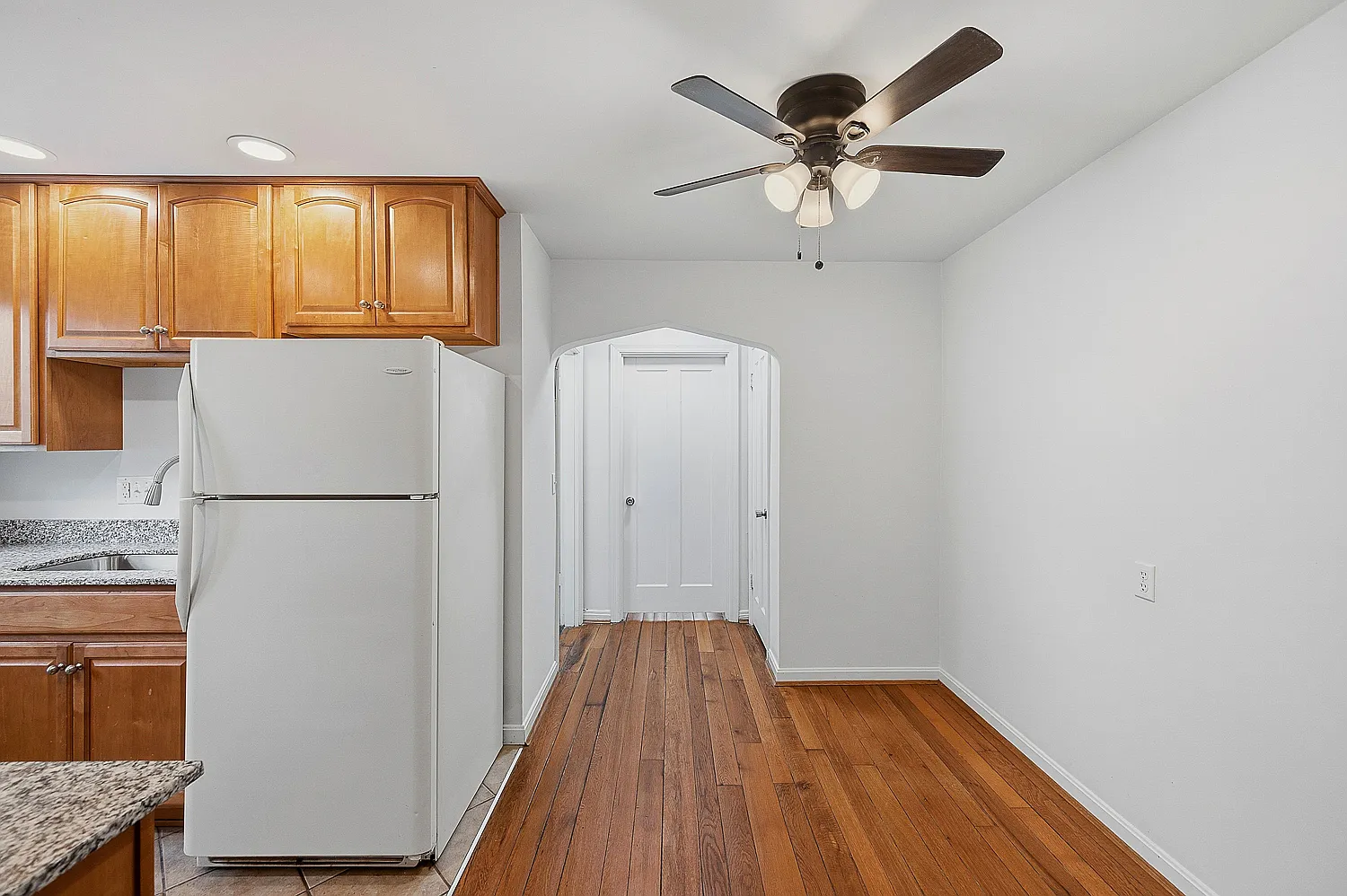 1 bed, 750 sqft, $1,150 — Photo 4