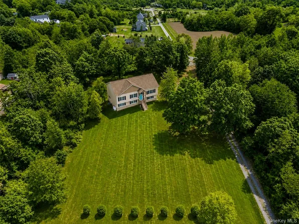 9 Jake Henry Drive, Marlboro, NY 12542