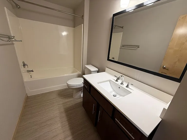 Venture Luxury High Rise — Photo 30