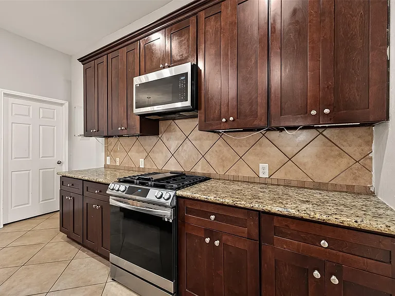 706 Silver Creek Cir — Photo 25